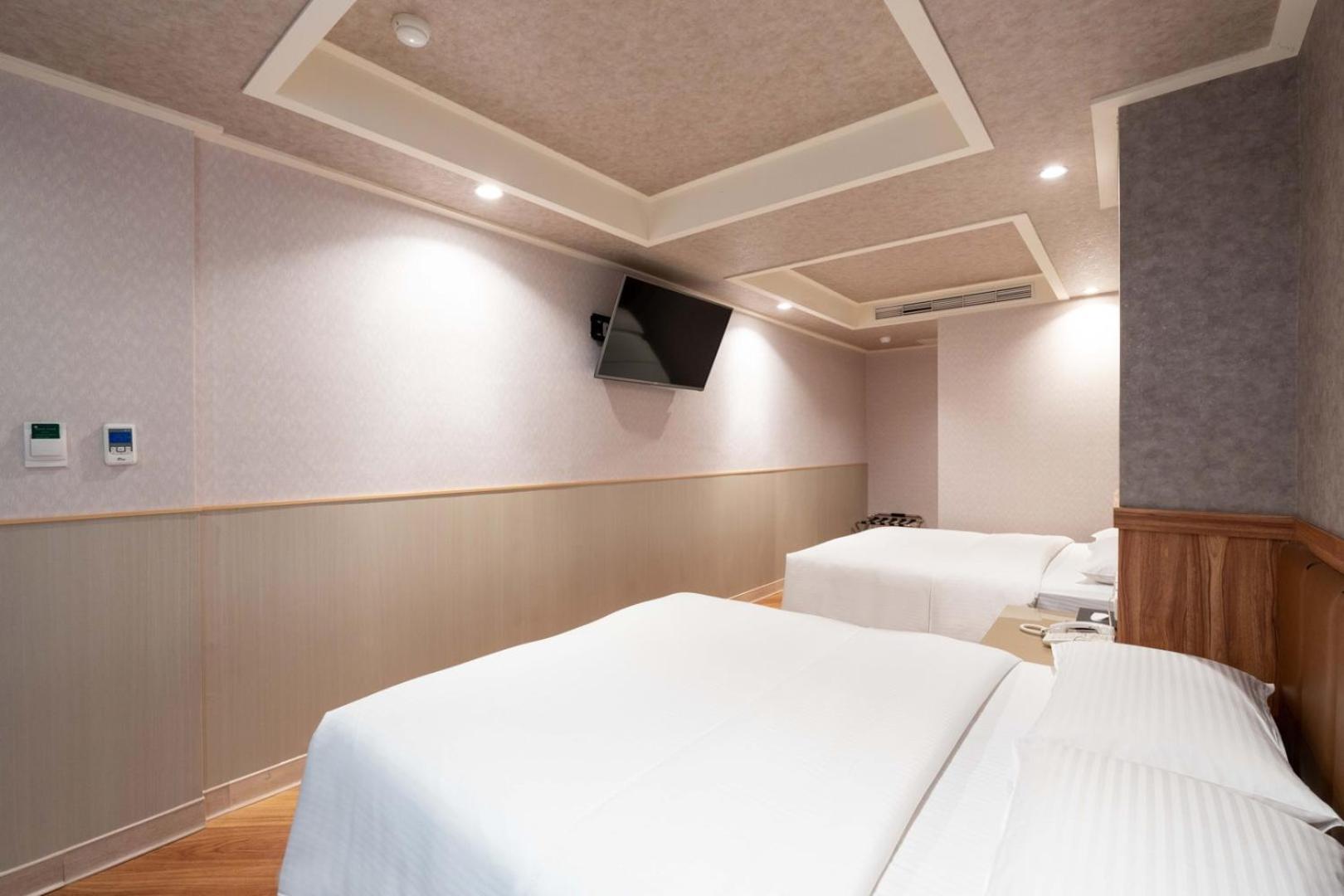 The Cloud Hotel Zhubei Exterior photo